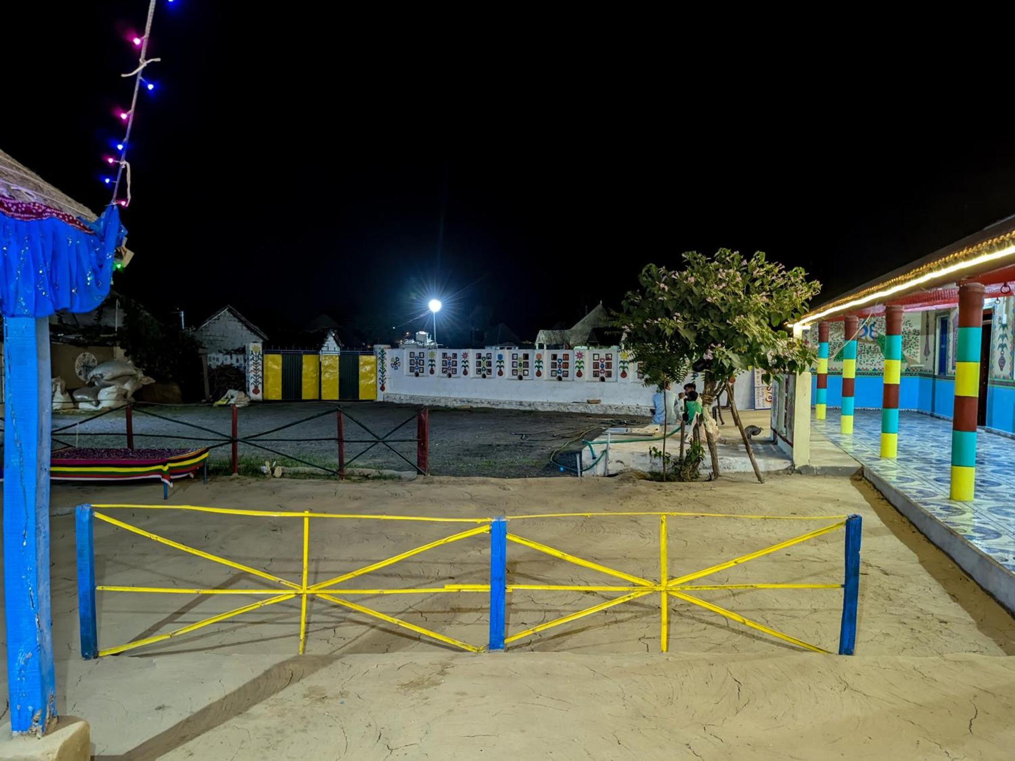 White Land Villagestay Dhordo Εξωτερικό φωτογραφία