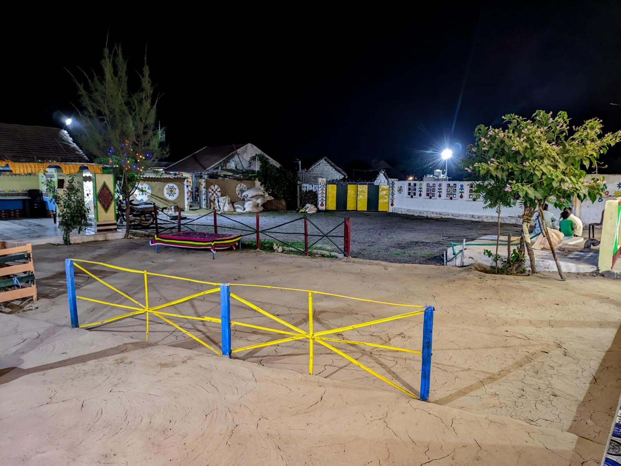White Land Villagestay Dhordo Εξωτερικό φωτογραφία