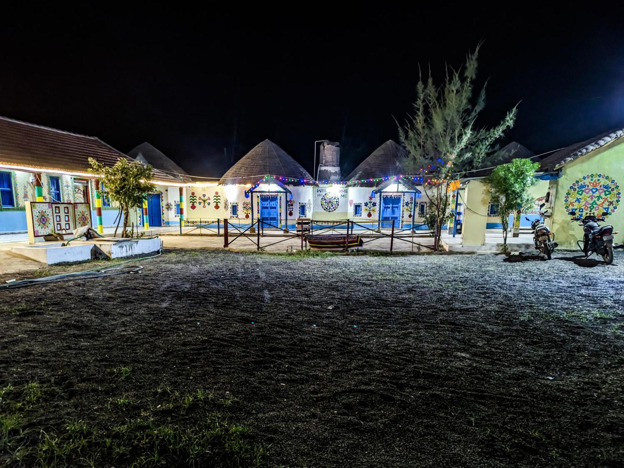 White Land Villagestay Dhordo Εξωτερικό φωτογραφία