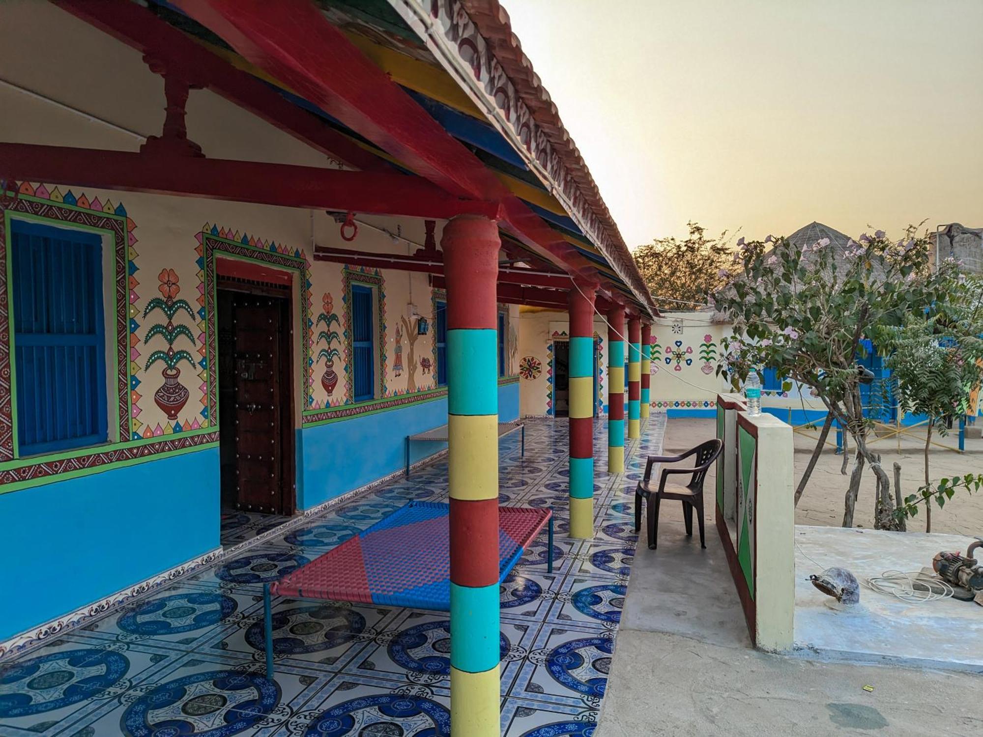 White Land Villagestay Dhordo Εξωτερικό φωτογραφία